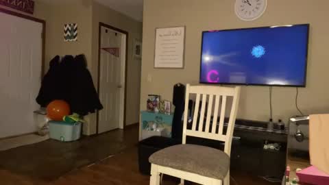 Snapshot of danidragon69 chatting on 12/08/24, 07:15 Dani Dragon online show from 12/08/24, 07:15