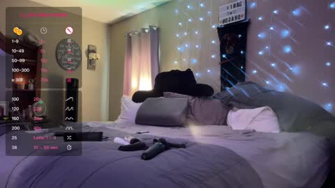 Snapshot of danidragon69 chatting on 12/18/24, 04:17 Dani Dragon online show from 12/18/24, 04:17