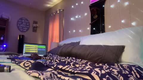 Snapshot of danidragon69 chatting on 12/31/24, 03:31 Dani Dragon online show from 12/31/24, 03:31