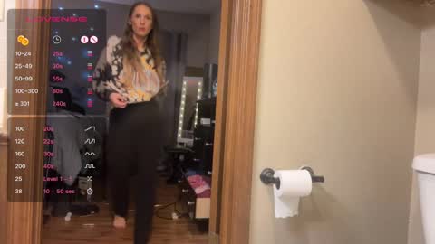 Snapshot of danidragon69 chatting on 01/09/25, 02:18 Dani Dragon online show from 01/09/25, 02:18