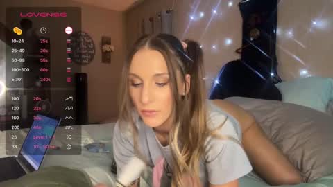 Snapshot of danidragon69 chatting on 01/12/25, 10:23 Dani Dragon online show from 01/12/25, 10:23