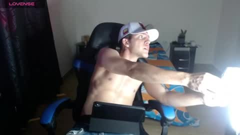 Snapshot of daniel_vargas5 chatting on 03/11/25, 02:10 Daniel online show from 03/11/25, 02:10