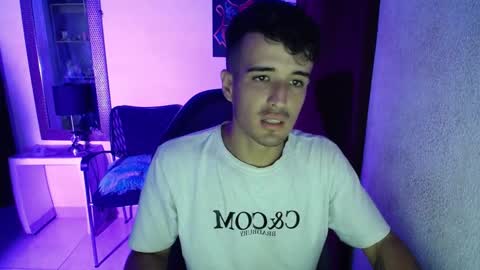 Snapshot of daniel_velez26 chatting on 11/25/25, 12:32 daniel_velez26 online show from 11/25/25, 12:32