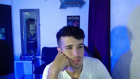 Snapshot of daniel_velez26 chatting on 12/01/25, 01:32 daniel_velez26 online show from 12/01/25, 01:32