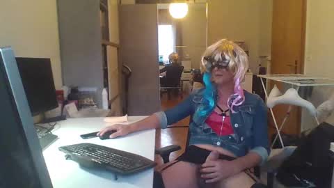 newcumer online show from 02/12/25, 07:13