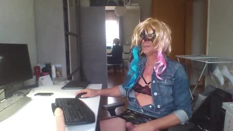 newcumer online show from 02/13/25, 07:35