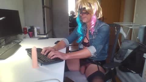 newcumer online show from 02/18/25, 07:54