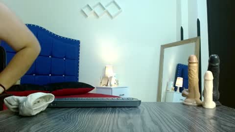 Snapshot of daniela_saenz_ chatting on 01/16/25, 04:18 DANIELA online show from 01/16/25, 04:18