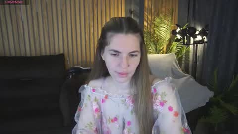 danielareign online show from 03/26/26, 07:03