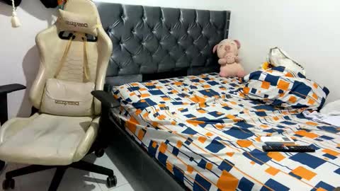 danielaw777 online show from 10/02/25, 03:02