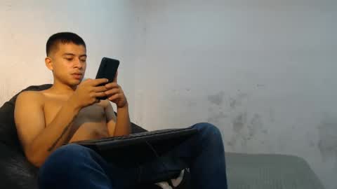 Snapshot of danielitopapii chatting on 12/19/24, 02:35 danielitopapii online show from 12/19/24, 02:35