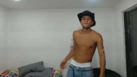 Snapshot of danielitopapii chatting on 02/13/25, 12:13 danielitopapii online show from 02/13/25, 12:13