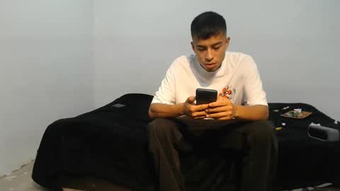 Snapshot of danielitopapii chatting on 02/21/25, 01:33 danielitopapii online show from 02/21/25, 01:33