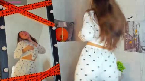 Snapshot of daniella_perry chatting on 11/07/25, 01:16 Daniella online show from 11/07/25, 01:16