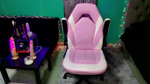 Snapshot of danielle_banks chatting on 12/21/24, 12:31 Danielle Banks online show from 12/21/24, 12:31