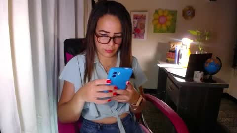 Snapshot of danielle_rose_ chatting on 06/08/26, 06:30 Angie online show from 06/08/26, 06:30