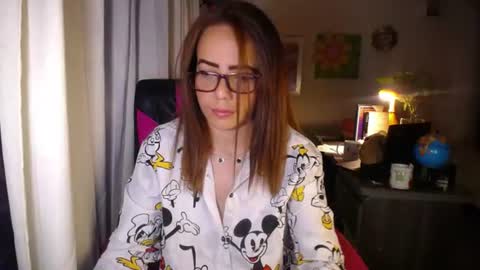 Snapshot of danielle_rose_ chatting on 06/29/26, 05:02 Angie online show from 06/29/26, 05:02