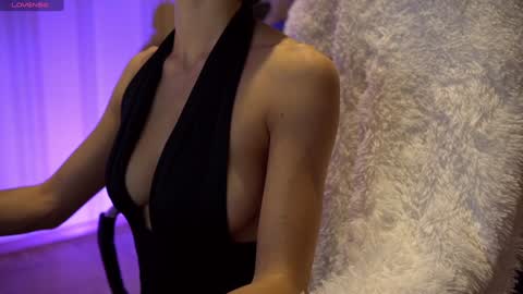 Snapshot of danielle_thomas chatting on 12/28/24, 09:20 Danielle online show from 12/28/24, 09:20