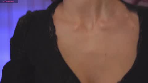 Snapshot of danielle_thomas chatting on 01/04/25, 12:38 Danielle online show from 01/04/25, 12:38