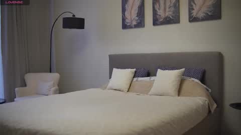 Snapshot of danielle_thomas chatting on 09/18/25, 09:44 Danielle online show from 09/18/25, 09:44