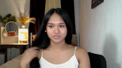 Snapshot of daniellelux chatting on 02/10/25, 08:20 daniellelux online show from 02/10/25, 08:20