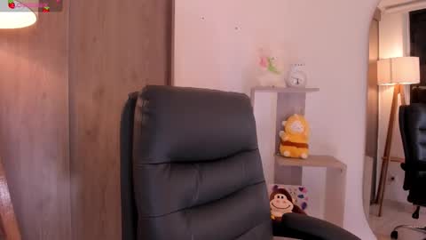 Snapshot of daniellerose_ chatting on 11/04/25, 11:15 Danielle Rose online show from 11/04/25, 11:15