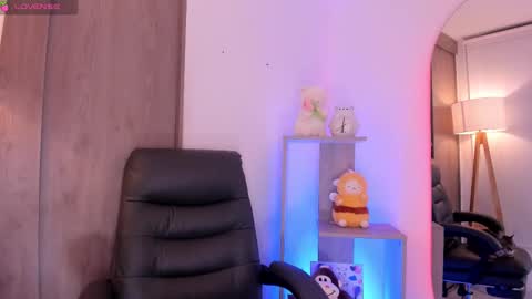 Snapshot of daniellerose_ chatting on 11/14/25, 11:02 Danielle Rose online show from 11/14/25, 11:02