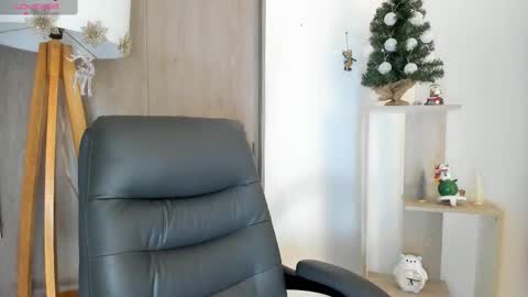 Snapshot of daniellerose_ chatting on 11/30/25, 10:58 Danielle Rose online show from 11/30/25, 10:58