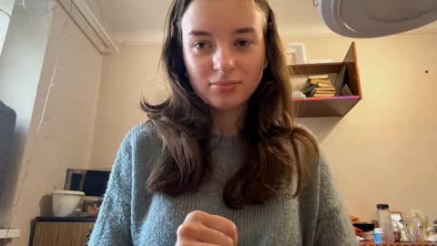 Mia online show from 10/27/25, 06:50