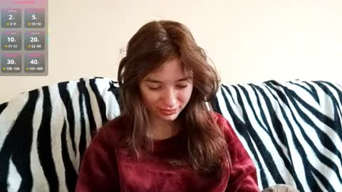 Snapshot of daniellevaulet chatting on 12/19/25, 08:43 Mia online show from 12/19/25, 08:43