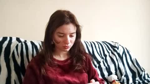 Snapshot of daniellevaulet chatting on 12/21/25, 08:32 Mia online show from 12/21/25, 08:32