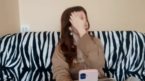 Snapshot of daniellevaulet chatting on 04/05/26, 06:21 Mia online show from 04/05/26, 06:21