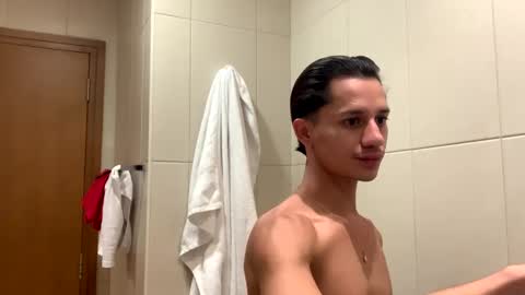 Snapshot of daniels_cruz chatting on 01/06/25, 04:44 Daniels Cruz online show from 01/06/25, 04:44