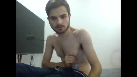 Snapshot of danievio21 chatting on 05/11/26, 12:38 danievio21 online show from 05/11/26, 12:38