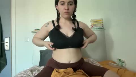 Snapshot of danigirl2004 chatting on 04/22/26, 02:07 danigirl2004 online show from 04/22/26, 02:07