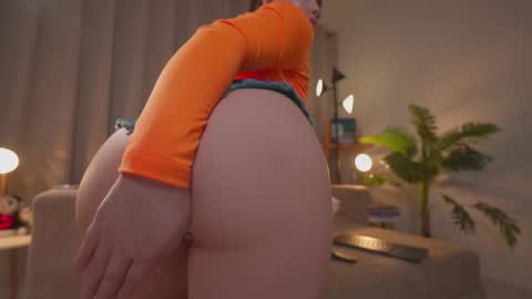 Snapshot of danii_xoxo chatting on 02/21/26, 11:17 online show from 02/21/26, 11:17