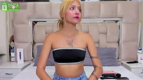 Snapshot of daniiela_beteche777 chatting on 11/07/25, 12:49 DANIELA online show from 11/07/25, 12:49