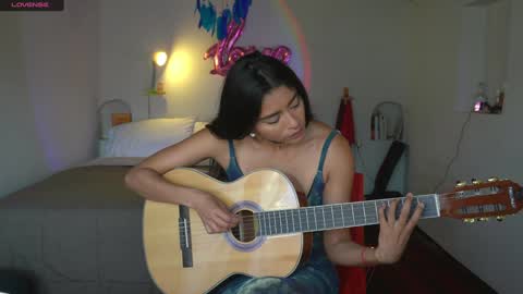 Snapshot of daniisla chatting on 12/24/24, 01:28 danalle .. online show from 12/24/24, 01:28