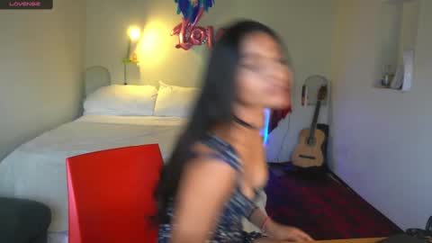 Snapshot of daniisla chatting on 02/25/25, 09:35 danalle .. online show from 02/25/25, 09:35