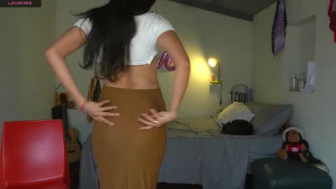 Snapshot of daniisla chatting on 10/22/25, 09:36 danalle .. online show from 10/22/25, 09:36