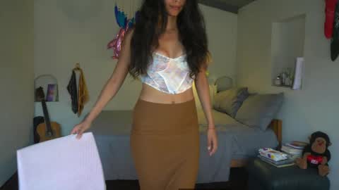 danalle .. online show from 04/18/26, 05:28