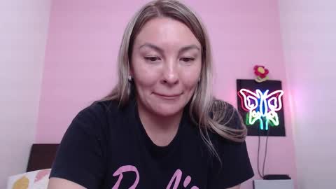 Snapshot of danika_bellaa chatting on 02/02/25, 04:37 K A R O L online show from 02/02/25, 04:37