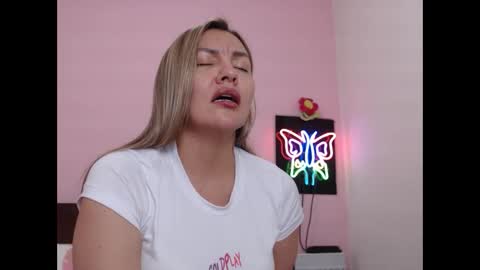 Snapshot of danika_bellaa chatting on 02/11/25, 01:10 K A R O L online show from 02/11/25, 01:10
