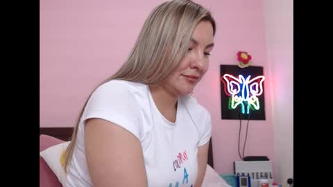 Snapshot of danika_bellaa chatting on 02/11/25, 04:11 K A R O L online show from 02/11/25, 04:11