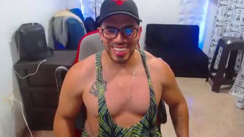 Snapshot of danilofit chatting on 12/16/25, 12:48 DANILO online show from 12/16/25, 12:48