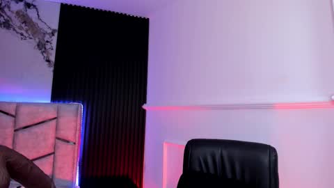 Dani Phonenix online show from 10/24/25, 07:32