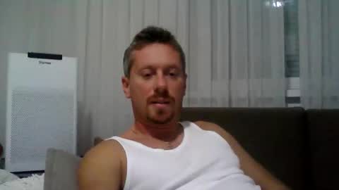 Snapshot of danisami12345 chatting on 11/21/25, 10:52 daniel online show from 11/21/25, 10:52