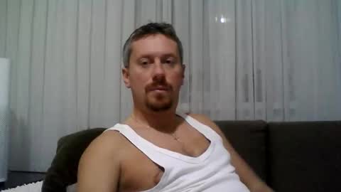 Snapshot of danisami12345 chatting on 12/20/25, 10:06 daniel online show from 12/20/25, 10:06