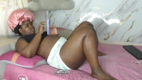 Snapshot of danisha99 chatting on 11/12/25, 05:13 INSTAGRAM Minni Moom online show from 11/12/25, 05:13