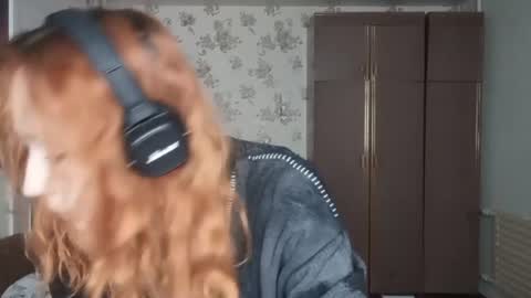 Snapshot of danitawind chatting on 06/27/26, 01:17 Kiki online show from 06/27/26, 01:17